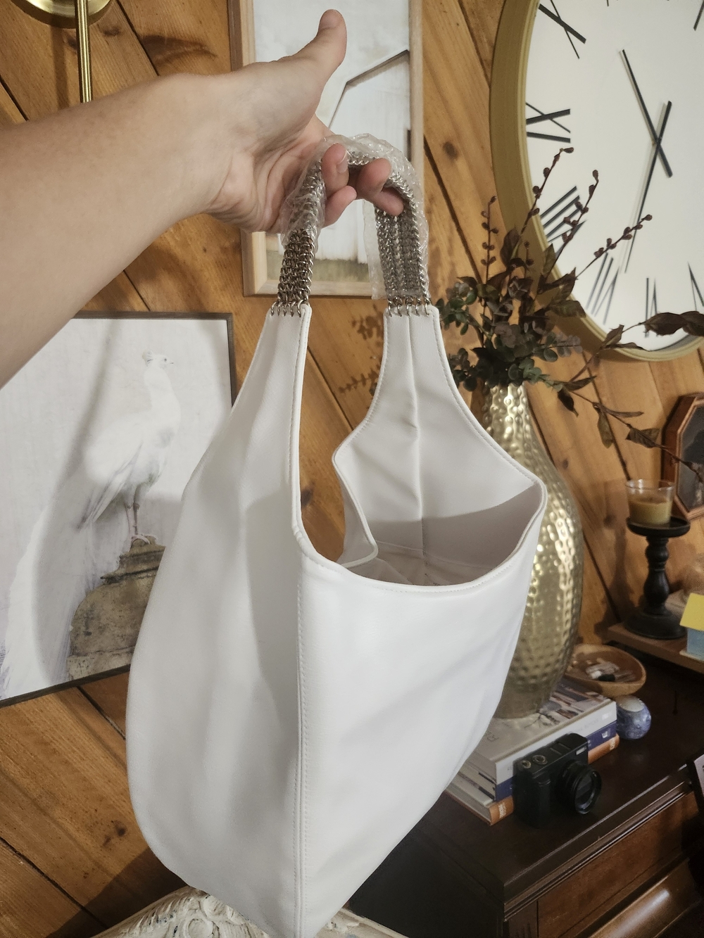White Minimalist Hobo Handbag Chainlink Style Handle Detail - Picture 3 of 6